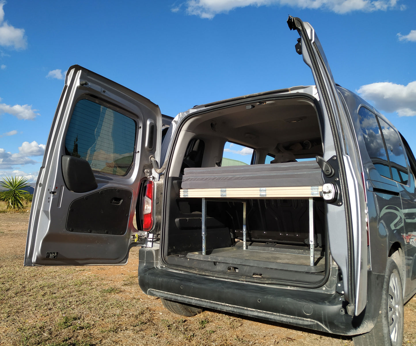 CAMA DE MALETERO COMBI/FURGO con TABLERO MADERA